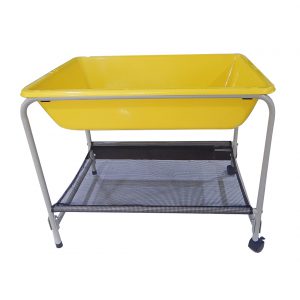 ชุดถาดกิจกรรมน้ำและทรายสีเหลืองพร้อมขาตั้งมีล้อเลื่อน (Yellow Desktop water Tray with Stand) - Image 3