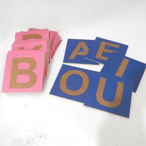 แผ่นอักษรทรายพิมพ์ใหญ่พร้อมกล่อง - Image 3